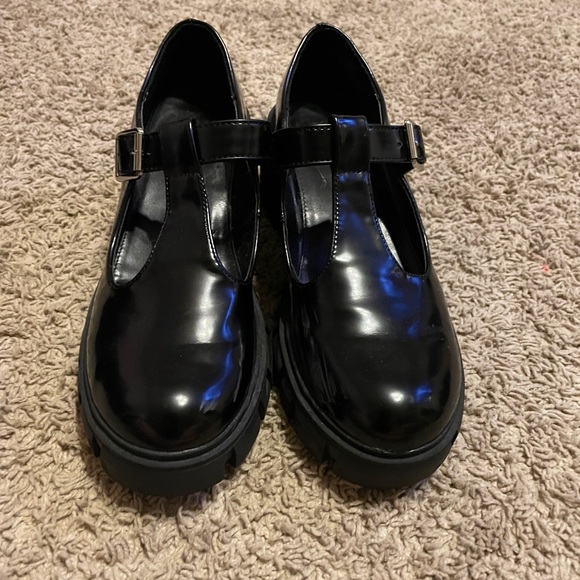 Madden girl ,Mary Jane’s , size 7 - Picture 3 of 3